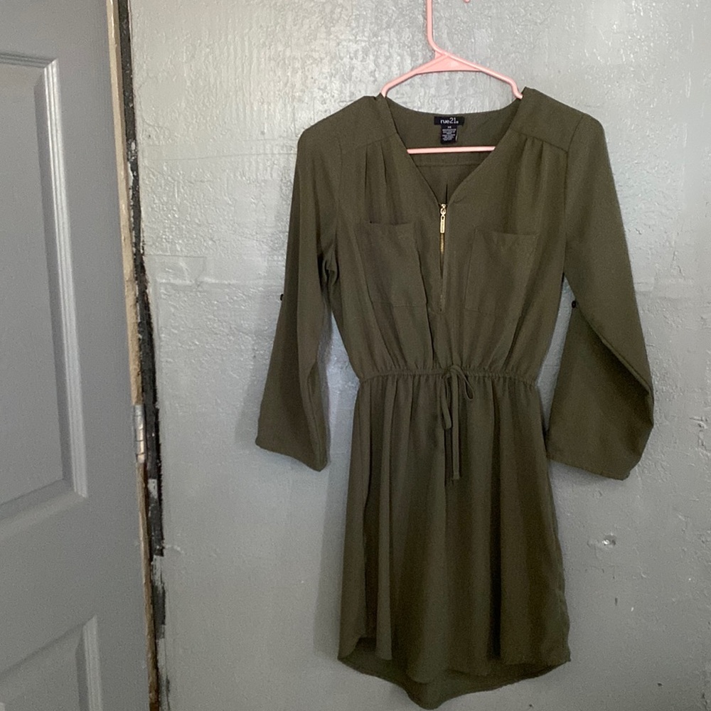 I’m selling a olive green dress